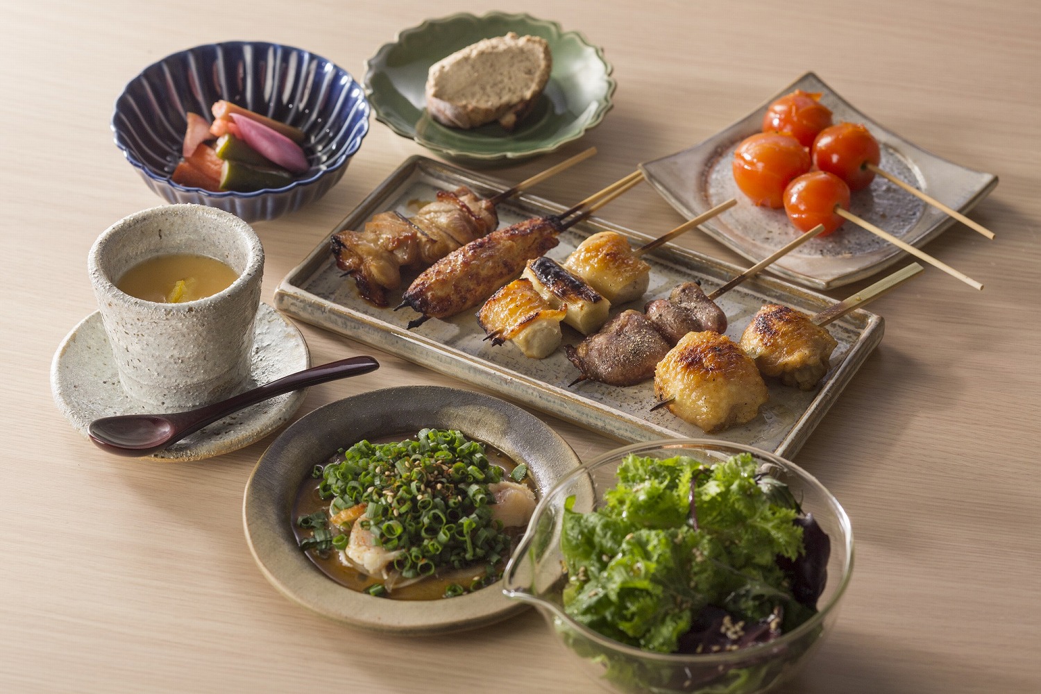 本格炭火焼鳥と自慢の逸品が楽しめるコースは3,500円(税込)～