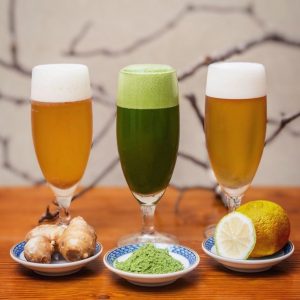 肉天ぷら、寿司、刺身などの和食とともに厳選地酒が楽しめる「酒と肉天ぷら 勝天-KYOTO GATTEN- 先斗町本店」で提供するオリジナルビールの写真