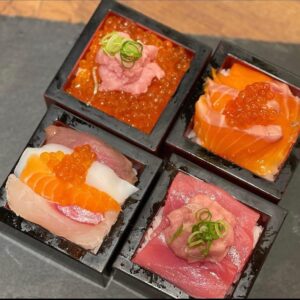 肉天ぷら、寿司、刺身などの和食とともに厳選地酒が楽しめる［酒と肉天ぷら 勝天-KYOTO GATTEN- 先斗町本店］で提供する海鮮料理のイメージ写真
