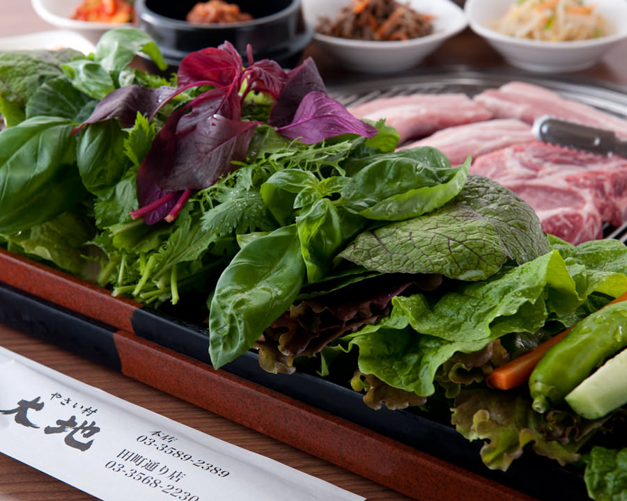 赤坂の韓国料理で野菜たっぷりのサムギョプサルを堪能
